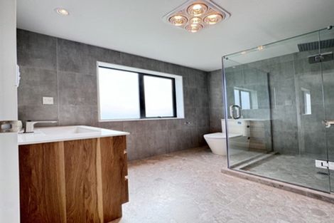 Photo of property in 130 Skulander Crescent, Orewa, 0931