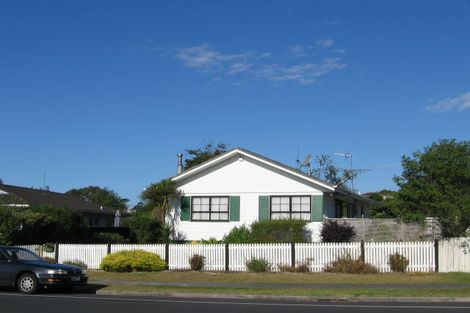Photo of property in 10 Caribbean Drive, Unsworth Heights, Auckland, 0632