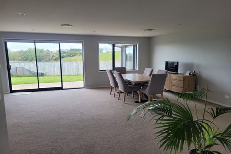 Photo of property in 7 Twin Way, Hurworth, New Plymouth, 4310