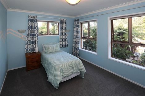 Photo of property in 2 Vista Place, Kawaha Point, Rotorua, 3010