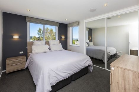 Photo of property in 11 Mount Marua Drive, Timberlea, Upper Hutt, 5018