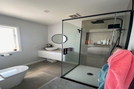 Photo of property in 63 Mana View Road, Paremata, Porirua, 5026