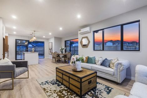 Photo of property in 22 Vinistra Road, Kumeu, 0810