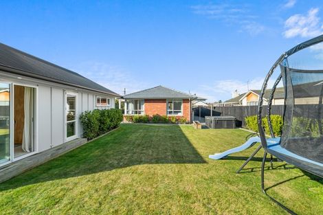 Photo of property in 23 Sevenoaks Drive, Bryndwr, Christchurch, 8053