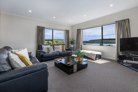 Photo of property in 9 Kinnel Grove, Papakowhai, Porirua, 5024