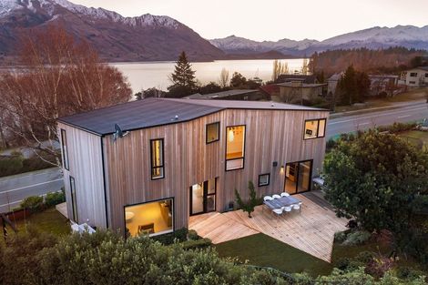 Photo of property in 9 Beacon Point Road, Wanaka, 9305