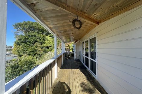 Photo of property in 2/28 Knightsbridge Drive, Forrest Hill, Auckland, 0620