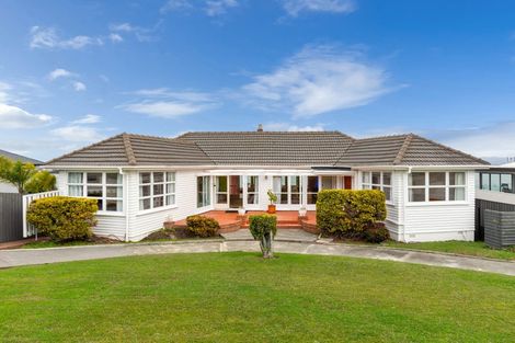 Photo of property in 1/26 Tizard Road, Birkenhead, Auckland, 0626