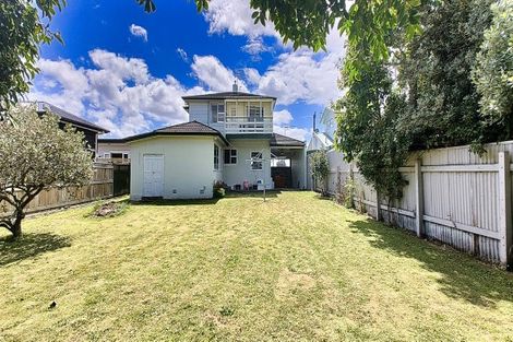 Photo of property in 10 Stirling Crescent, Hokowhitu, Palmerston North, 4410