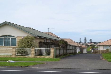 Photo of property in 178 Botany Road, Botany Downs, Auckland, 2010