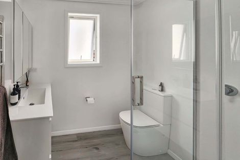 Photo of property in 184 Whites Line East, Waiwhetu, Lower Hutt, 5010