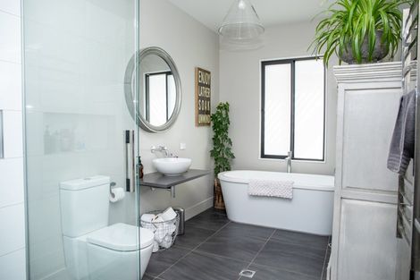 Photo of property in 5-7 Ferry Road, Martinborough, 5711