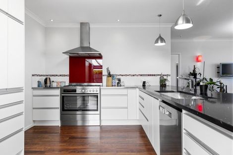 Photo of property in 7 Magnolia Rise, Waipahihi, Taupo, 3330