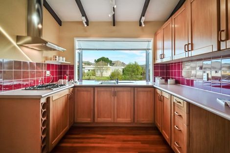 Photo of property in 2 Rakau Street, Havelock North, 4130