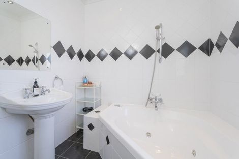 Photo of property in 2a Poplar Street, Whitianga, 3510