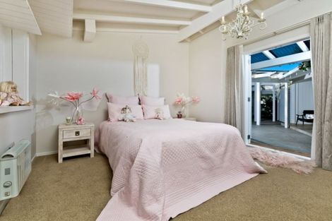 Photo of property in 1a Ferry Parade, Herald Island, Auckland, 0618