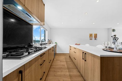 Photo of property in 21 Meritage Lane, Te Atatu South, Auckland, 0610