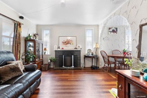 Photo of property in 15 Albert Road, Kelston, Auckland, 0602