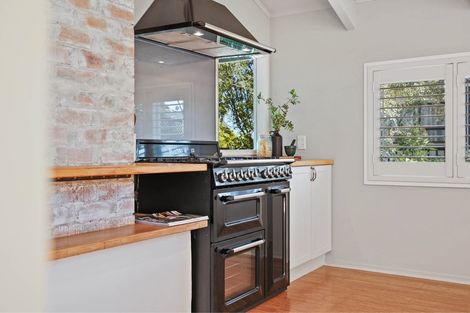 Photo of property in 11 Micawber Place, Mellons Bay, Auckland, 2014