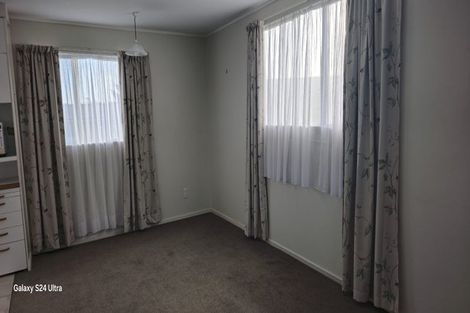 Photo of property in 30 Tupaki Place, Pakuranga Heights, Auckland, 2010
