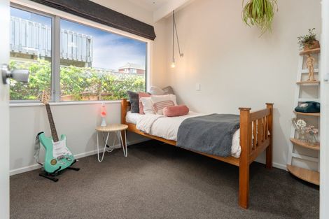 Photo of property in 15 Rangitane Street, Maupuia, Wellington, 6022