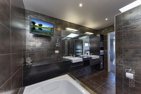 Photo of property in 1 Nikau Way, Riverhead, 0820