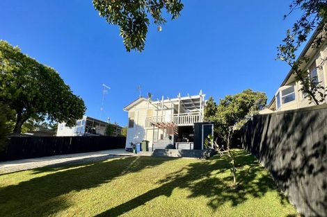 Photo of property in 27 Halberg Street, Glenfield, Auckland, 0629