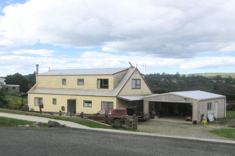 Photo of property in 11 Boundary Road, Hikurangi, 0114
