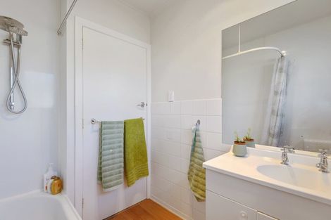 Photo of property in 32 Farquhars Road, Redwood, Christchurch, 8051