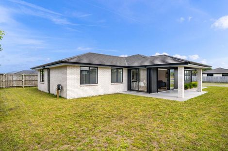 Photo of property in 28 Saint Michael Crescent, One Tree Point, 0118