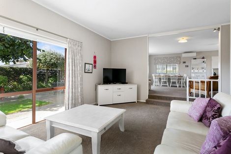 Photo of property in 10 Woodstock Crescent, Leamington, Cambridge, 3432