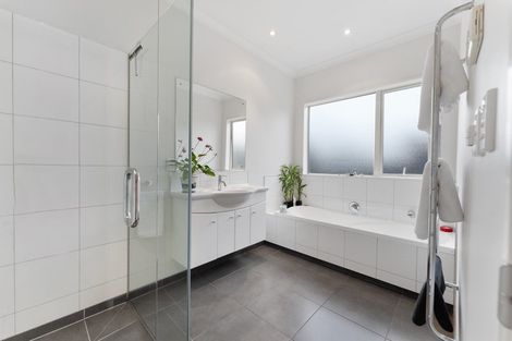 Photo of property in 12 Willowview Drive, Redwood, Christchurch, 8051