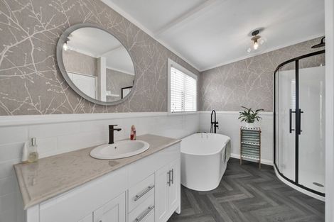 Photo of property in 128 Miranda Street, Stratford, 4332