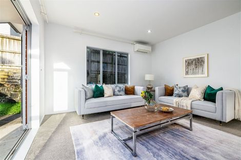 Photo of property in 17 Midhurst Avenue, Henderson, Auckland, 0612