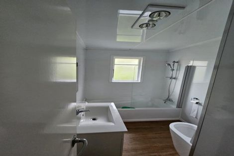 Photo of property in 7 Balmain Street, Newlands, Wellington, 6037