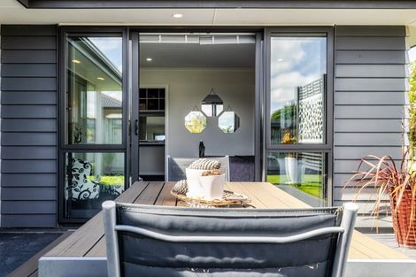 Photo of property in 3 Saint Heliers Grove, Fitzherbert, Palmerston North, 4410