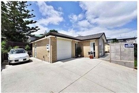 Photo of property in 79a Awaroa Road, Sunnyvale, Auckland, 0612