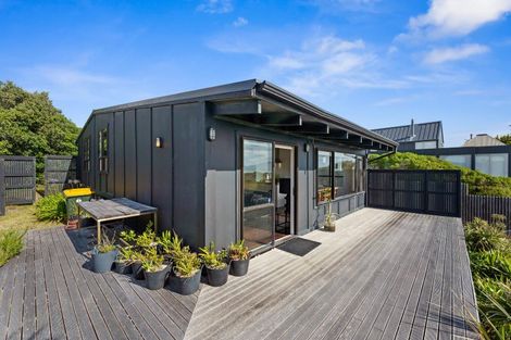 Photo of property in 35 Rodney Avenue, Te Horo Beach, Otaki, 5581