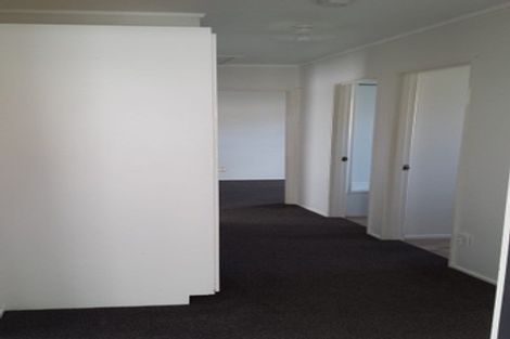 Photo of property in 2/17 Woodside Road, Massey, Auckland, 0614