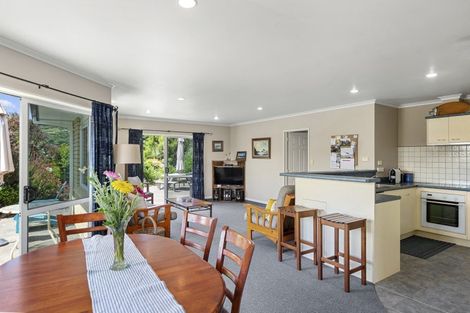 Photo of property in 4 Lakemere Way, Kinloch, Taupo, 3377