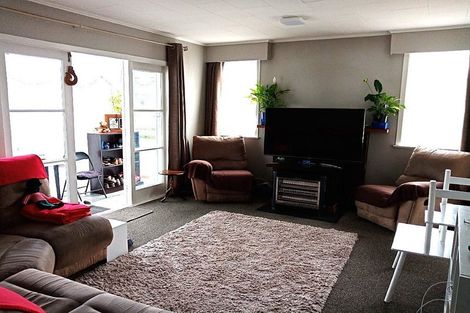 Photo of property in 5 Prestige Place, Maoribank, Upper Hutt, 5018