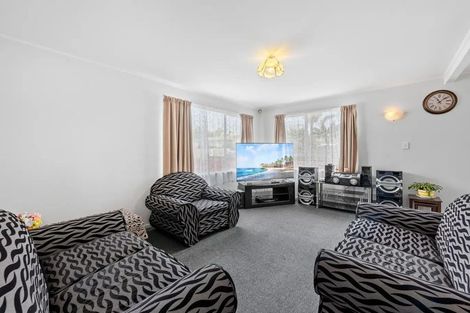 Photo of property in 22 Becker Drive, Weymouth, Auckland, 2103