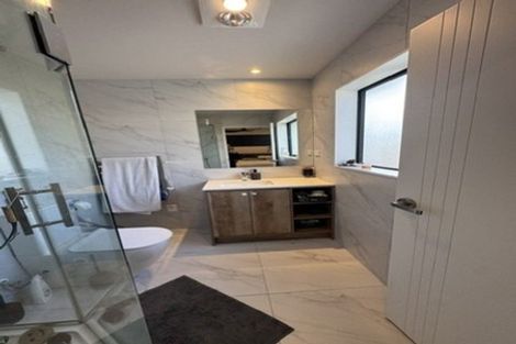 Photo of property in 12b Kelwyn Road, Kelston, Auckland, 0602