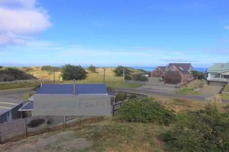 Photo of property in 37 Marine Parade South, Foxton Beach, Foxton, 4815