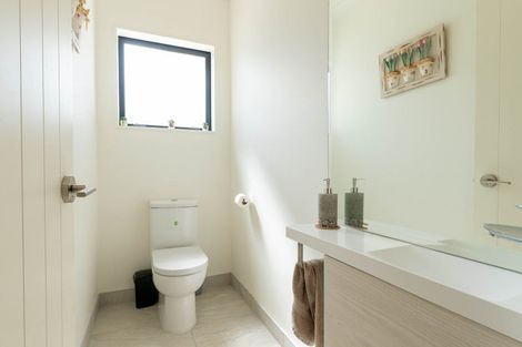 Photo of property in 15 Kuinga Street, Wainui, 0932