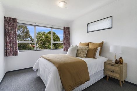 Photo of property in 5 Puawai Place, Northcote, Auckland, 0627