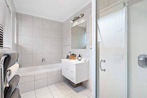 Photo of property in 9 Quibray Place, Botany Downs, Auckland, 2010