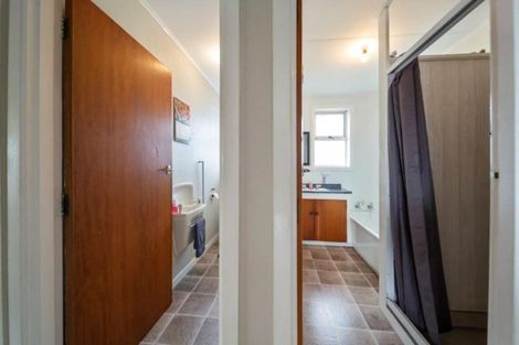 Photo of property in 28 Kamahi Avenue, Hawera, 4610