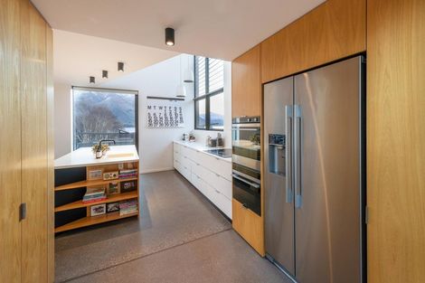 Photo of property in 9 Beacon Point Road, Wanaka, 9305