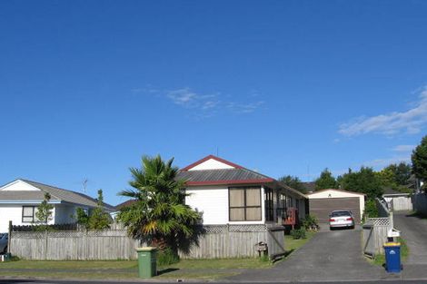 Photo of property in 14 Caribbean Drive, Unsworth Heights, Auckland, 0632